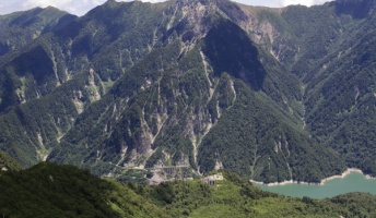まるで山水画の風景!日本に存在する断崖絶壁の道「水平歩道」が怖いけど絶景すぎる