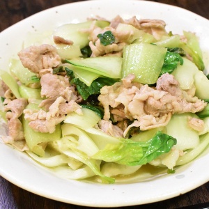 ピリっと辛い♪チンゲン菜と豚肉のゆず胡椒炒め