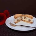 【ローソン新作】贅沢すぎ！しっとりラムレーズンサンドを実食｜厚さ約2cmの濃厚クリームに驚き！