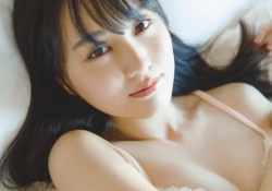 【画像】賀喜遥香さん、Eカップを寄せまくってしまう【動画あり】