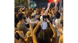【日本の恥】タイのチェンマイでランタン飛ばそうとして、制止した警察官の胸倉を掴んで罵倒した日本人ヒラノトモヒロが謝罪「機会があれば必ずまたタイに旅行に来ます」…動画あり