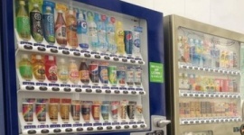 カナダ人「ずっと不思議なんだけど、日本にはなぜあれほど多くの自動販売機があるの?」