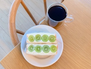【シニアの暮らし】フルーツサンド作りと今日のおうちごはん
