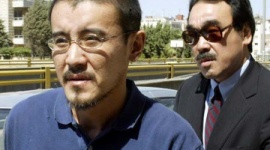 毎日新聞「クラスター爆弾は危険な兵器で、多数の市民を殺傷している」