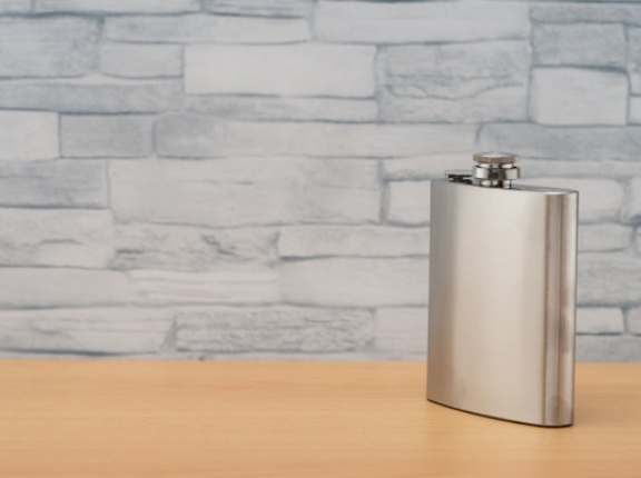 【酒】スキットル持ってるニキおる？