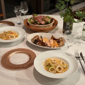 イカとセロリのパスタと、パルミジャーノチキングリルとかの夜ごはん
