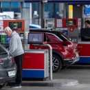 EU各国が燃料高騰に対応、購入制限や減税 米・イスラエルとイランの紛争受け