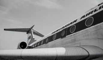 彡(^)(^)「飛行機の窓から外見たろ!」→絶望の光景が・・・
