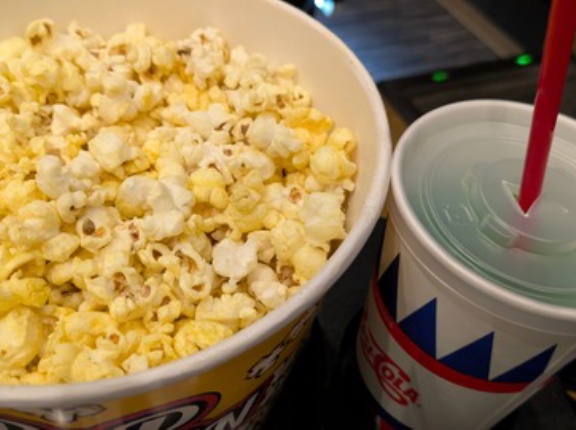 【画像】映画館これで840円w w ww w ww w ww