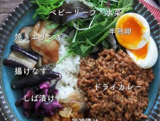 カレーって腸活になるんですって話と、腸活どんぶりの本を作っています。