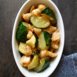 『鶏むね肉とズッキーニのオイスターソース和え【#お弁当 #お弁当おかず #簡単レシピ #時短料理 #レンチン #電子レンジ料理 #レシピ #おかず #節約レシピ #鶏胸肉 #ズッキーニ】【レシピ2351】』の画像