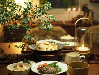 昨年購入したばかりの器を使って、ニヤニヤが止まらない日の晩ごはん。