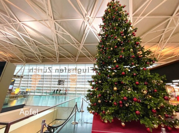 クリスマス前のチューリッヒ空港と、日本到着
