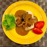 『ビストロ風鳥ももロールのきのこデミソース』の画像