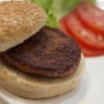 【衝撃】世界初「人工肉ハンバーグ｣の試食会！　肉の生産も消費も､根本から変わる