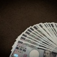【速報】物価高に7割超が『年収追いつかない』→ 実際に必要な年収増加額がこちら…