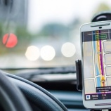 『AIと運転中にスマホを操作する「ながら運転」厳罰化』の画像