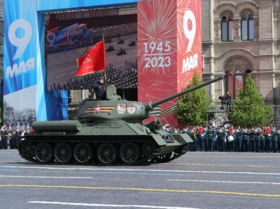 ロシアで異変？戦勝記念日に登場しない戦車、ミサイル、装甲車…プーチンは何かを恐れているのか？！