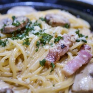 パンチェッタとマッシュルームのクリームパスタ&カツ丼、トンカツ「家康」