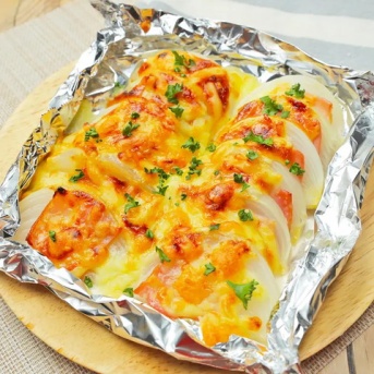 【春野菜、包んで焼くだけでこんなにうまい！】新玉ねぎ・アスパラ・ブロッコリーで作る絶品ホイル焼きレシピ3選