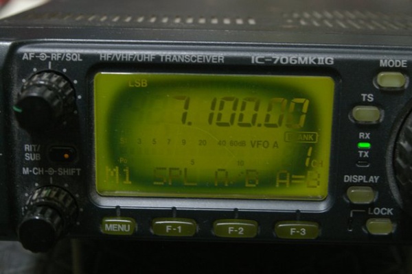 ICOM  IC-706MK2G [ジャンク扱い]  パワー計SX200付属 ICOM IC-706MK2G [ジャンク扱い] パワー計SX200付属