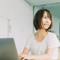 【画像】『ギャルが握る寿司屋』さん、さすがに衛生面がやばすぎるwww