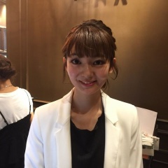 新しいレセプショ二ストの紹介です