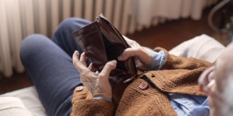 引き取り同居のトメに「なんで老後のお金がぜんぜん無いのに専業主婦していたんですか？」と毎日聞いている