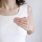 【衝撃】研究者『男が”おっぱい”をエッチだと思うのはなぜだろう？調べてみるか…』→