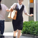 吉岡里帆、汗だく猛ダッシュ姿をキャッチ！ 事務所トラブル乗り越え、現場では “謙虚すぎる” と高評価