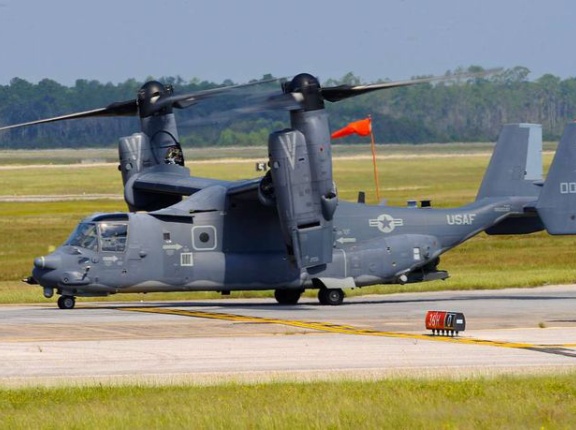 米空軍の輸送機CV-22オスプレイが秋田大館能代空港に緊急着陸…7時間半後に離陸！