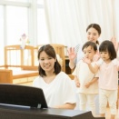 ニートワイ、全然知らん音楽教室のピアノ発表会に潜入中