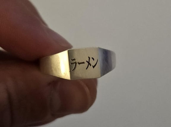 外国人「日本でこの指輪を買ったんだが…幸福って意味で合ってる？」