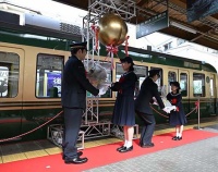 『ニューフェイス700形営業運転開始日の江ノ島電鉄』の画像