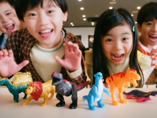 ▼　アニア キングダム　ハッピーセット　CM　鈴木悠（はる）くん　赤坂きみひこくん　井上進士郎（しんじろう）くん　有田麗未（つぐみ）ちゃん　マクドナルド　2025年11月　▼