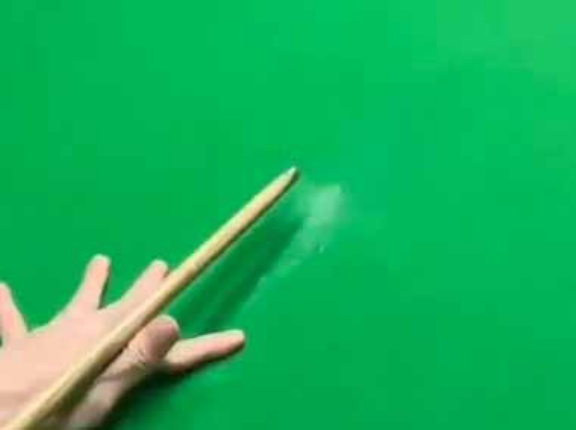 男がビリヤードをやっていた。見事なブレイクショット！ → 球はこんな動きです…