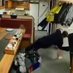 QQQ(海外の反応)