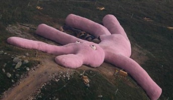淡々と怖い建物や巨大建造物の画像を貼っていく・・・・