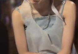 乃木坂5期生、ノースリーブで焼肉。セクシーすぎる【GIF】