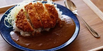 【雑談】レストランで「カツカレー定食」を注文したら「ロースかつ定食」のトンカツにカレーがかかったものが出てきた