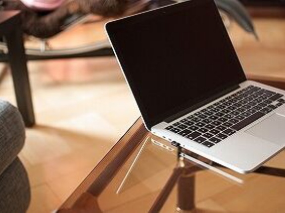 小学生の子どもにノートパソコンを買おうと思うんだけどMacBookでいいかな？