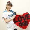 【朗報】モー娘。牧野真莉愛が札幌ドームで念願の始球式＆ファイターズ讃歌披露！