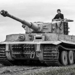 「硝煙とスクリーン、そして星条旗の狭間で」