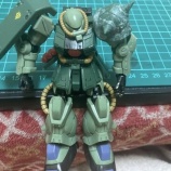 『数週間かけて作ったガンプラのザクを台無しにしてしまった…』の画像