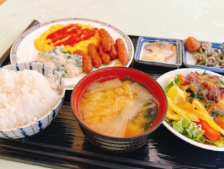 (ヽ´ん`)「ビジホの朝食バイキングでは腹がはち切れるほど食うのが鉄則」