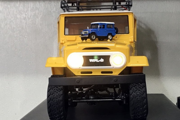 新品、未使用　WPL C34 40ランクルおまけ付き WPL C34 ランクル40】超リアルなランクル40のクローラーでロック