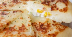 じゃがいも×チーズで手が止まらない！カリカリ食感がクセになる、人気のおかず・おつまみレシピ3選