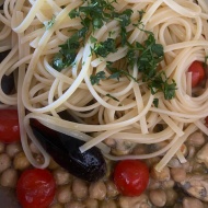 ごちそうパスタ！冷凍ムール貝とひよこ豆のリングイーネ