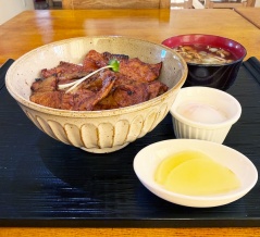 炭火焼豚丼とんび　【帯広市】