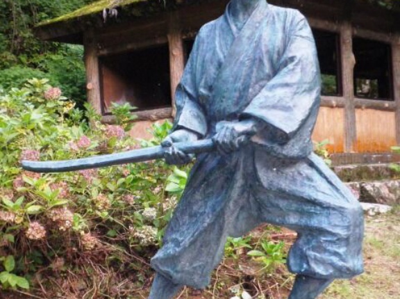 宮本武蔵って人気だけど佐々木小次郎は人気ないよな